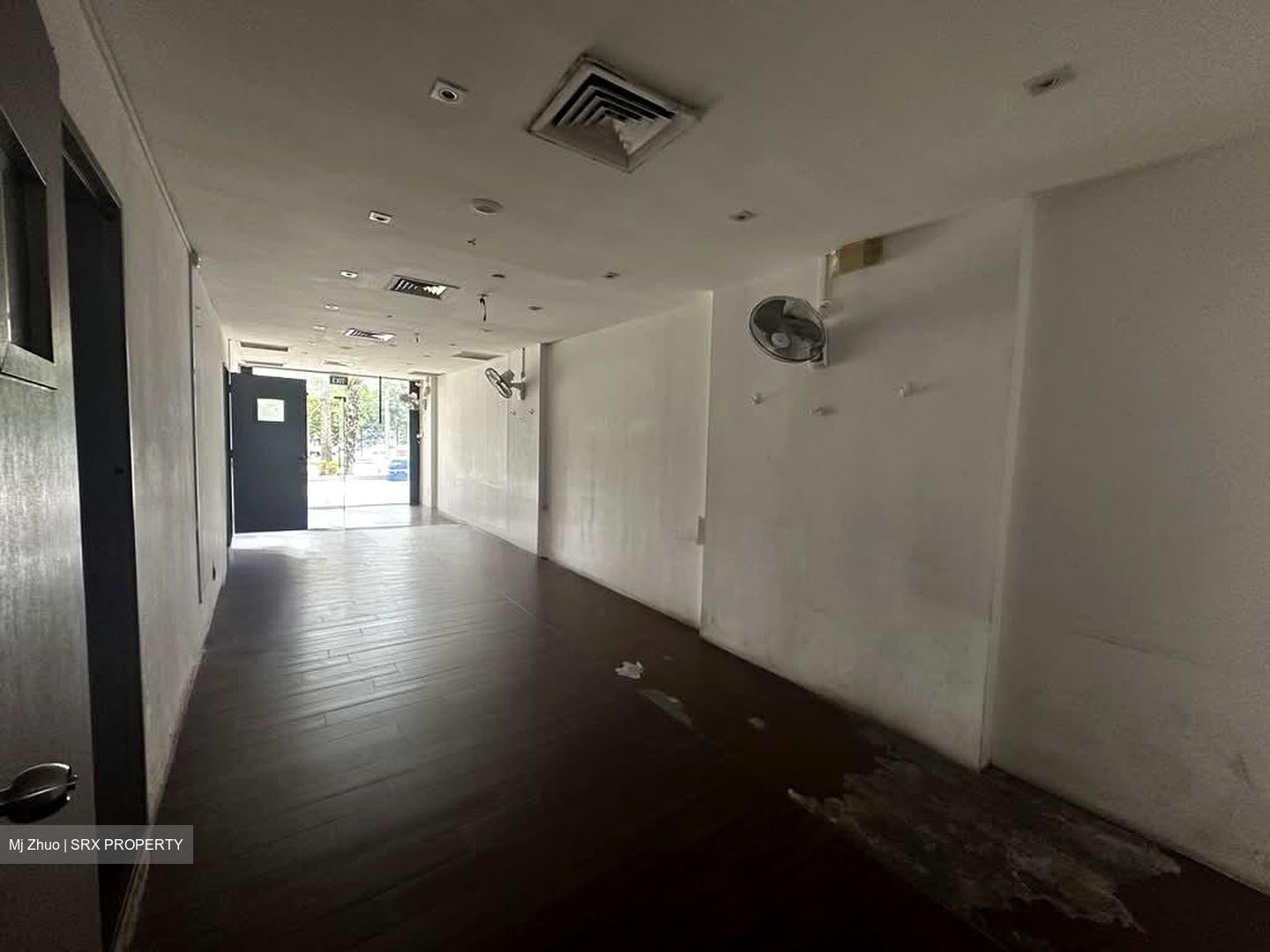 East Village (D16), Retail #579083961